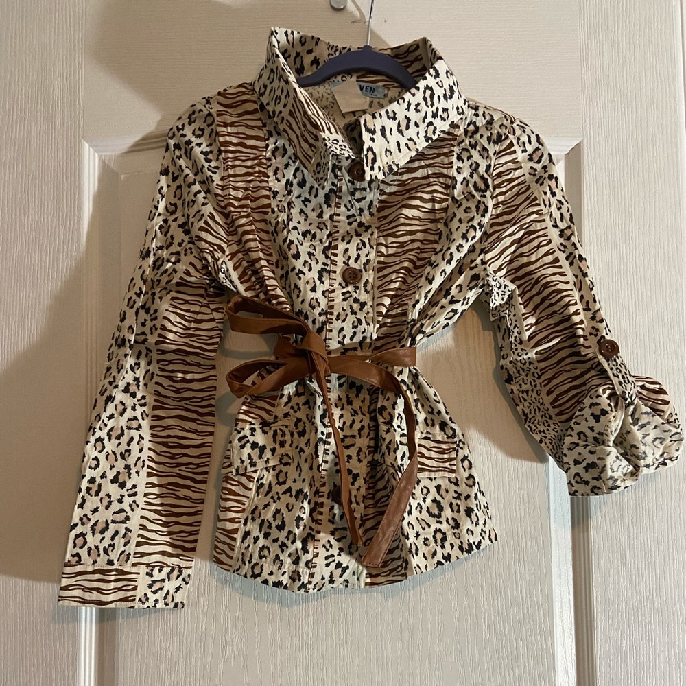 Girl’s Lightweight Top with tie belt.